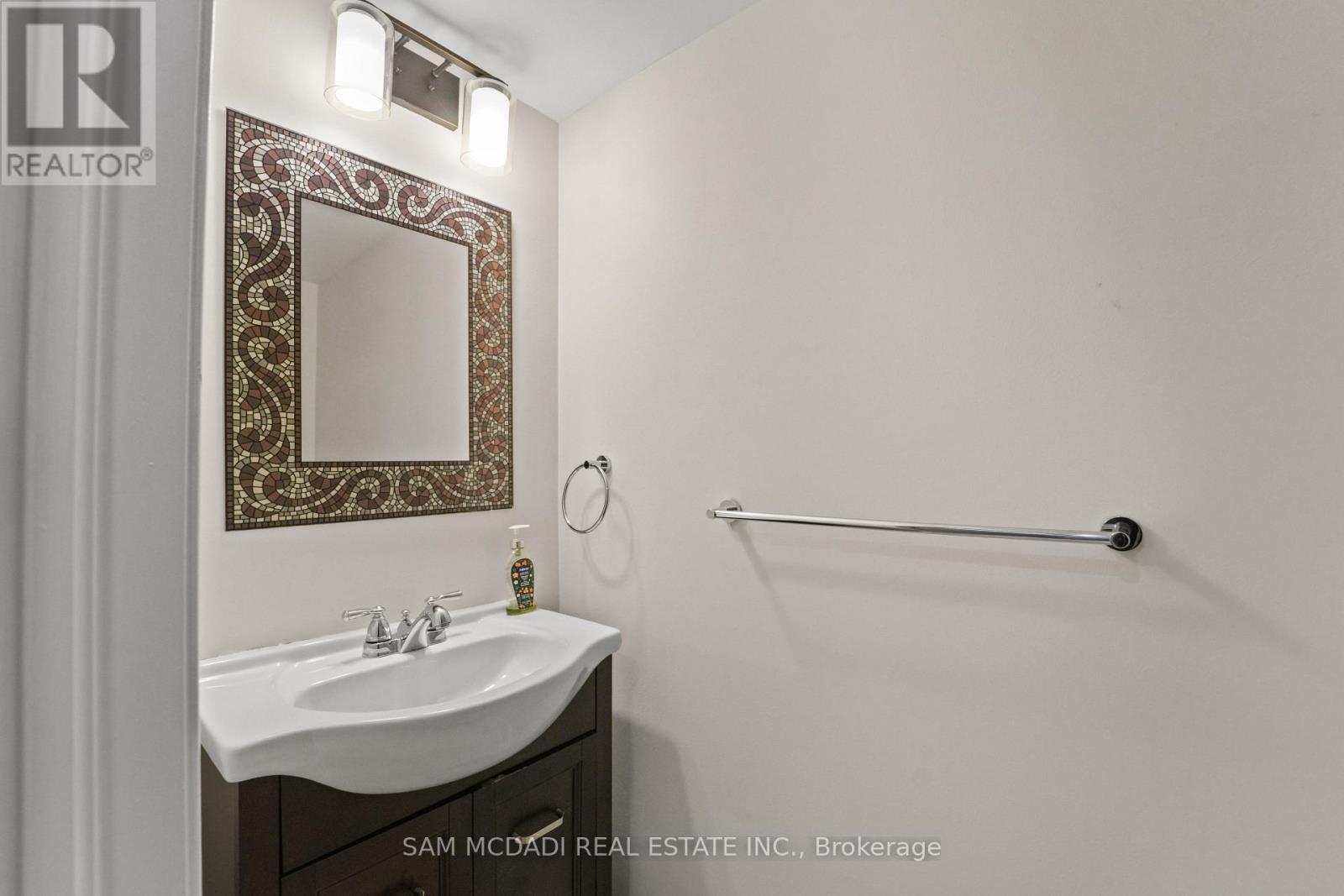 3619 Waterfall Crescent, Mississauga, Ontario  L5N 8G8 - Photo 19 - W12430679