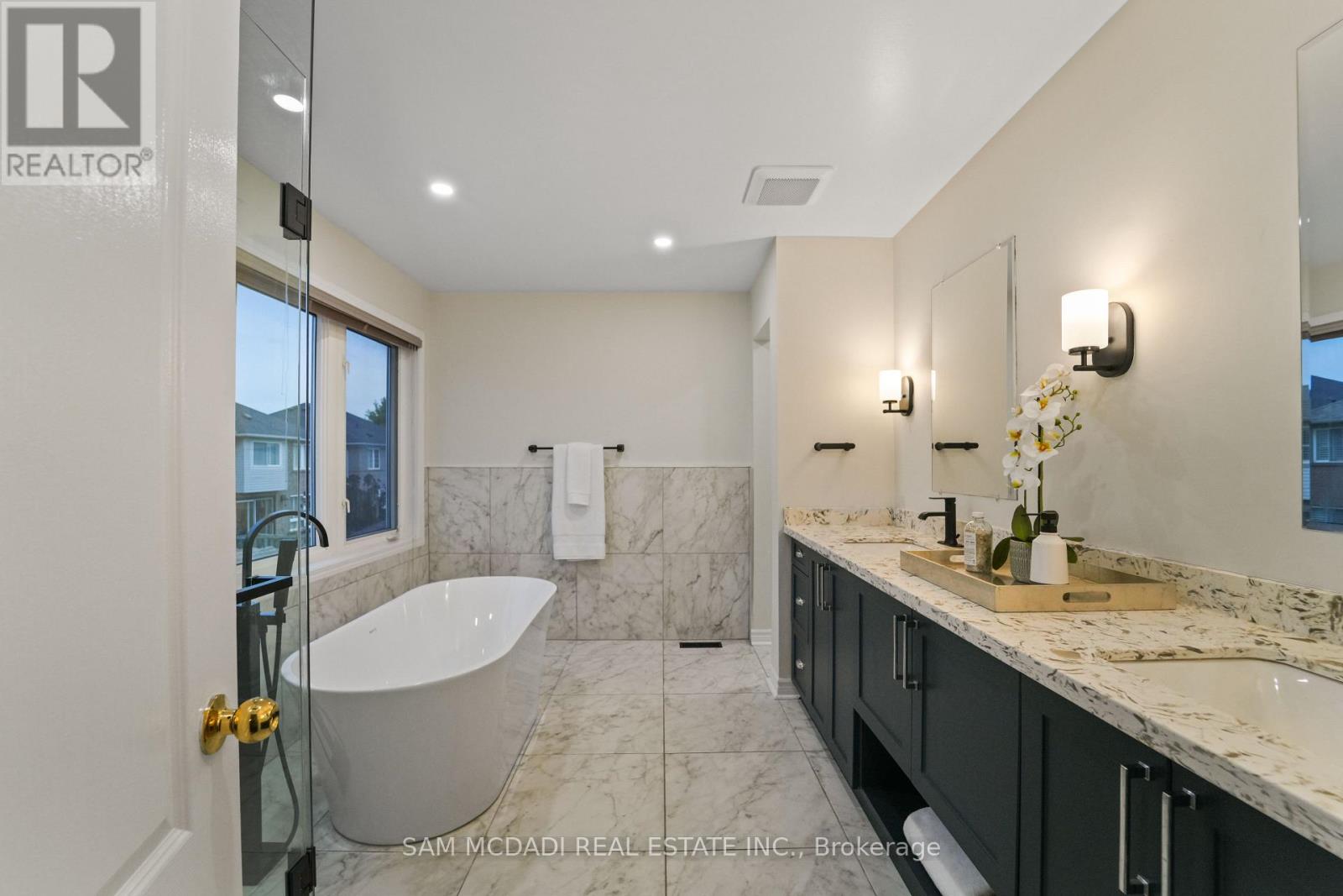 3619 Waterfall Crescent, Mississauga, Ontario  L5N 8G8 - Photo 28 - W12430679