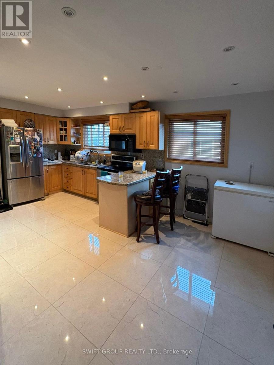 130 Chalfield Lane, Mississauga, Ontario  L4Z 1L2 - Photo 2 - W12430689