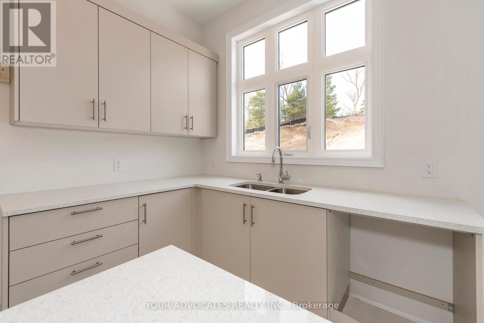 75 James Walker Avenue, Caledon, Ontario  L7C 1R5 - Photo 11 - W12430691