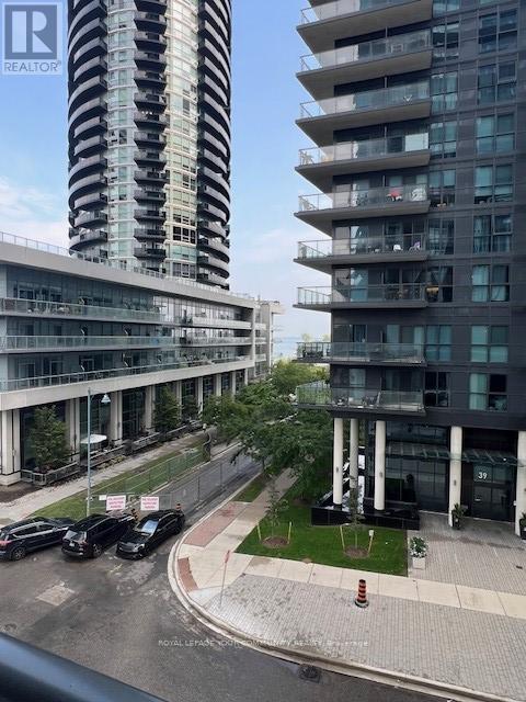 403 - 38 ANNIE CRAIG DRIVE, Toronto, Ontario