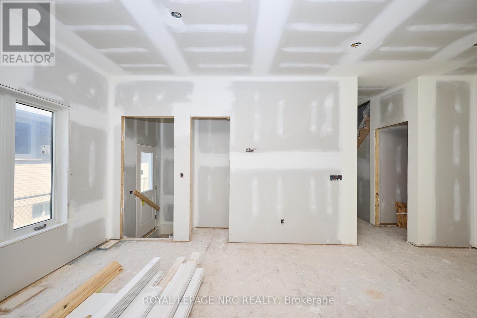 6672 Hawkins Street, Niagara Falls, Ontario  L2G 3B7 - Photo 10 - X12430724