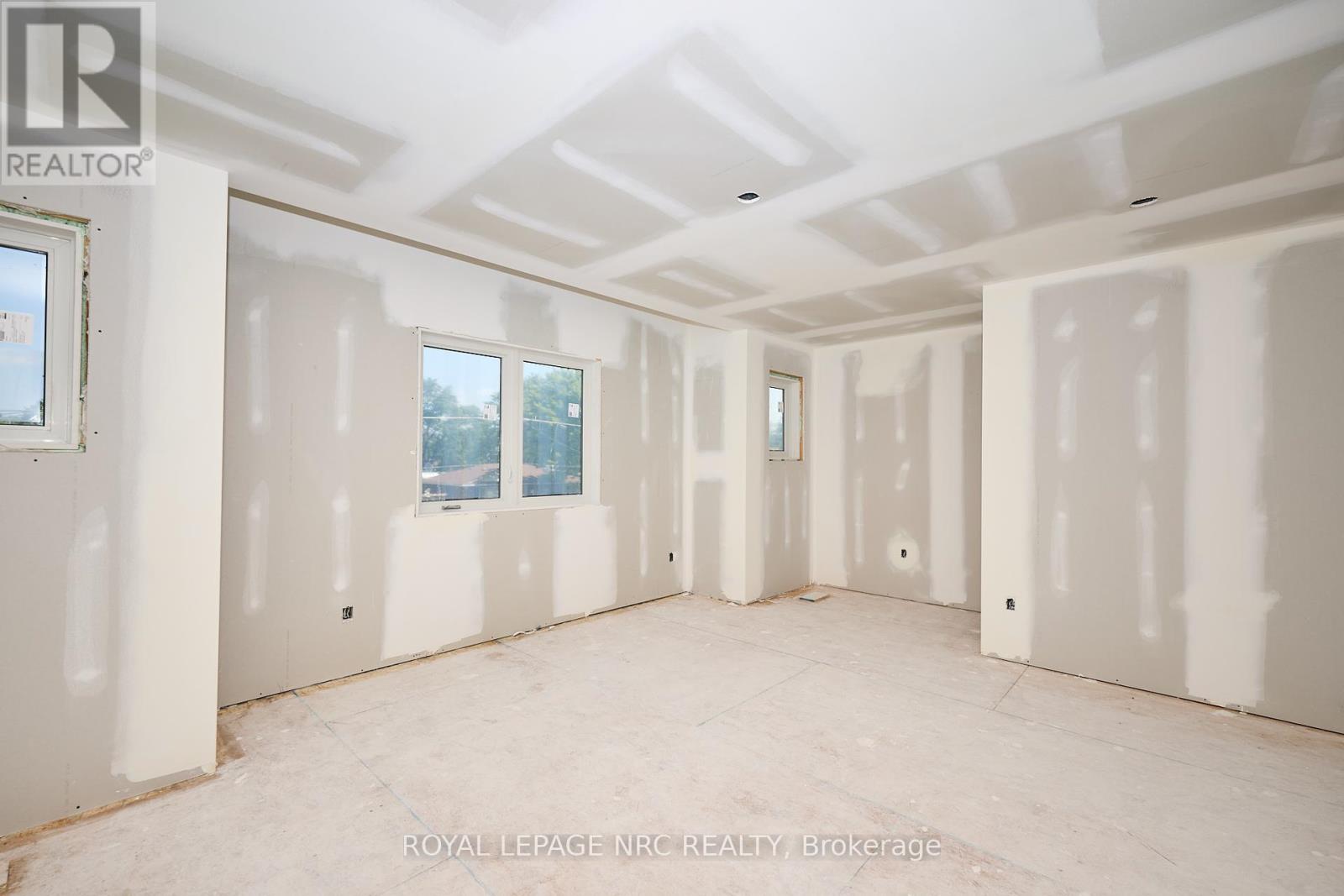 6672 Hawkins Street, Niagara Falls, Ontario  L2G 3B7 - Photo 13 - X12430724