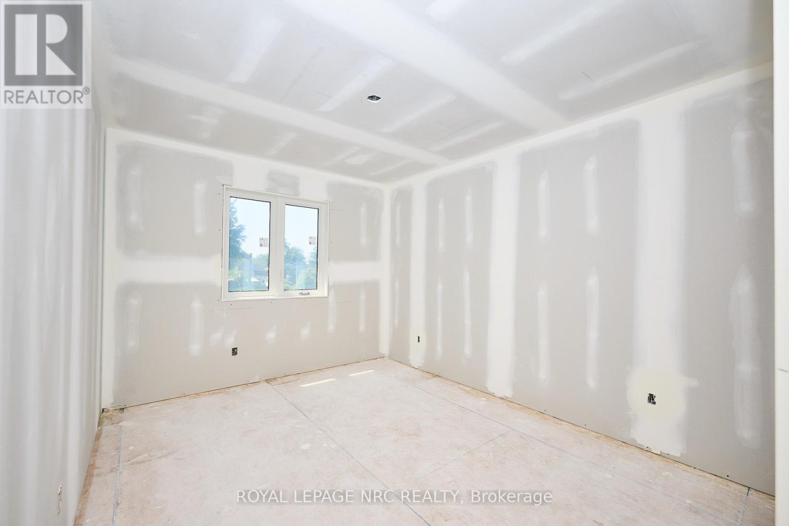 6672 Hawkins Street, Niagara Falls, Ontario  L2G 3B7 - Photo 22 - X12430724