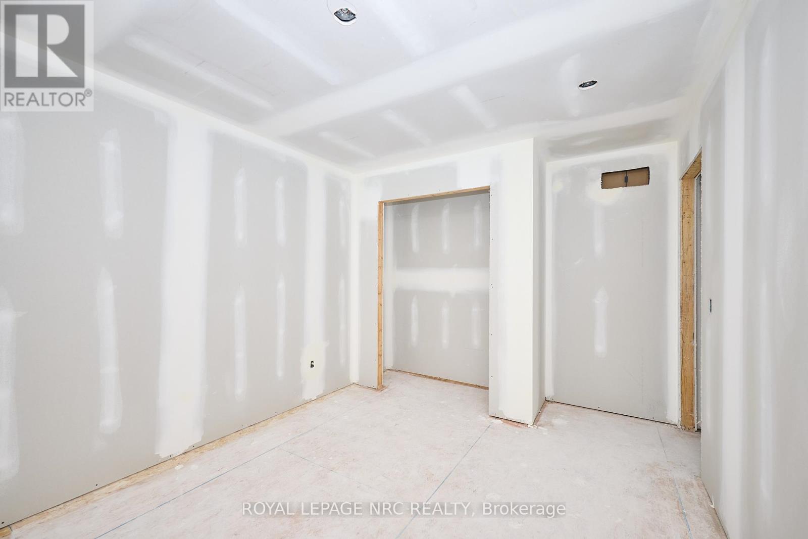 6672 Hawkins Street, Niagara Falls, Ontario  L2G 3B7 - Photo 23 - X12430724