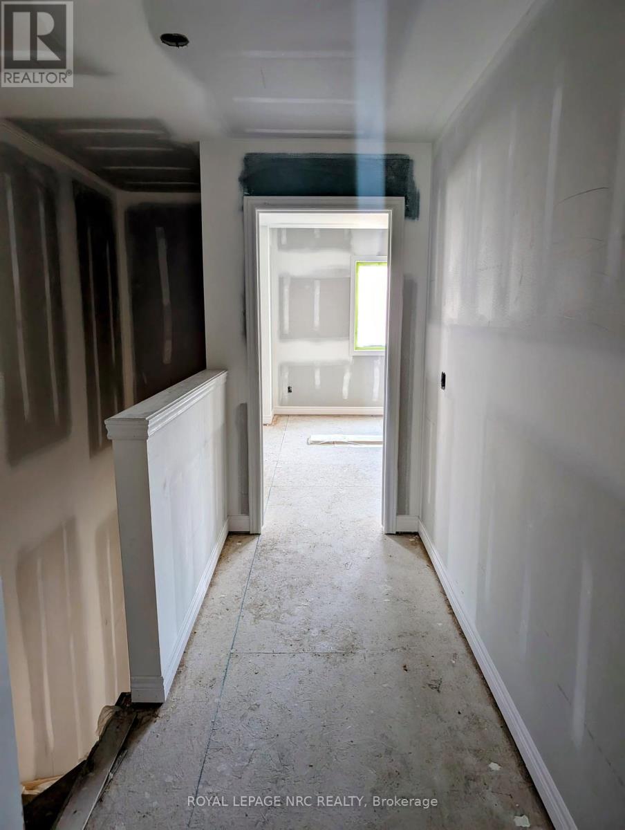 6668 Hawkins Street, Niagara Falls, Ontario  L2G 3B7 - Photo 10 - X12430725