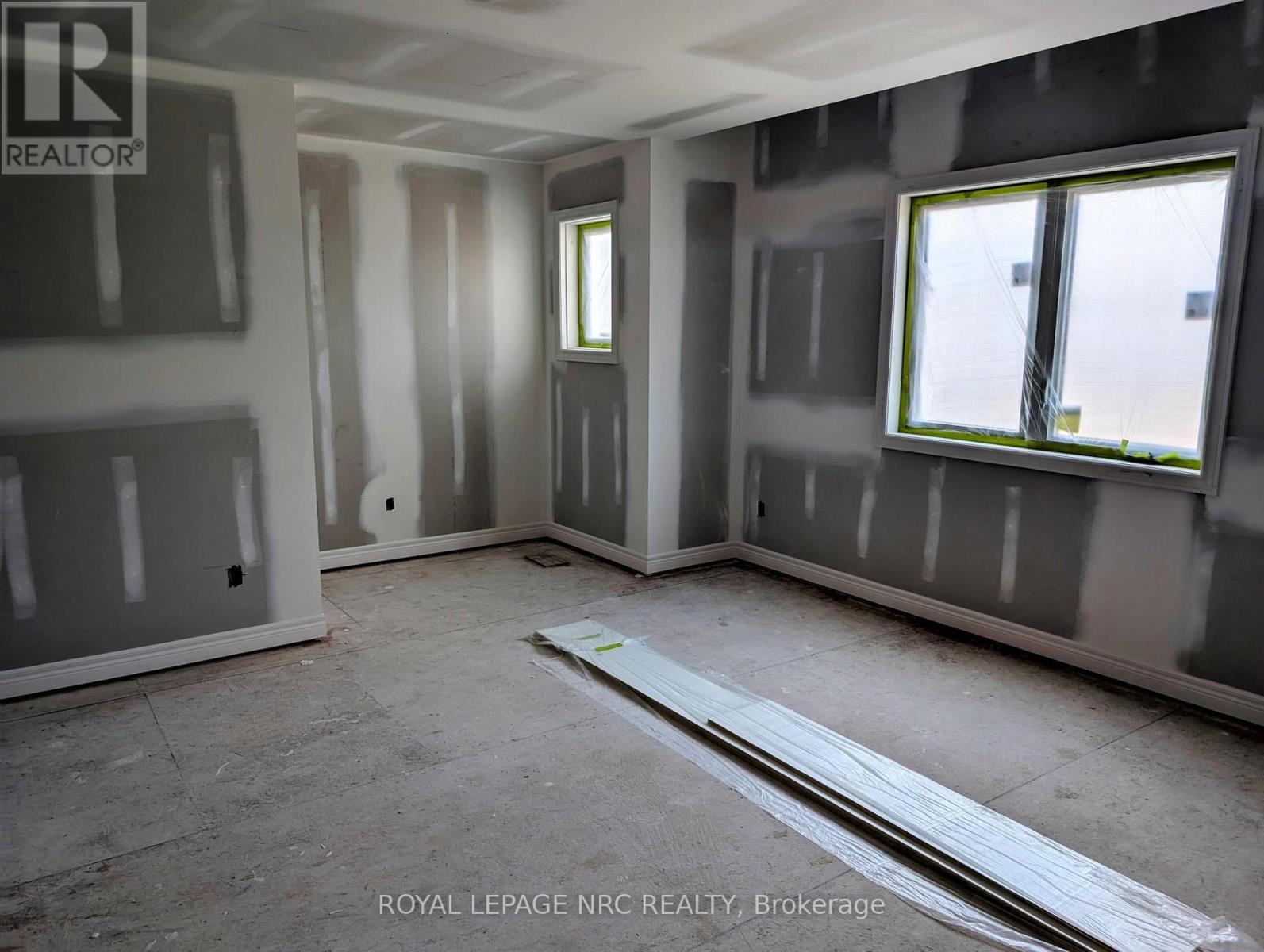 6668 Hawkins Street, Niagara Falls, Ontario  L2G 3B7 - Photo 12 - X12430725
