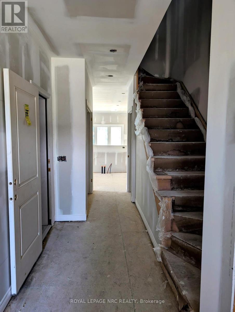 6668 Hawkins Street, Niagara Falls, Ontario  L2G 3B7 - Photo 3 - X12430725