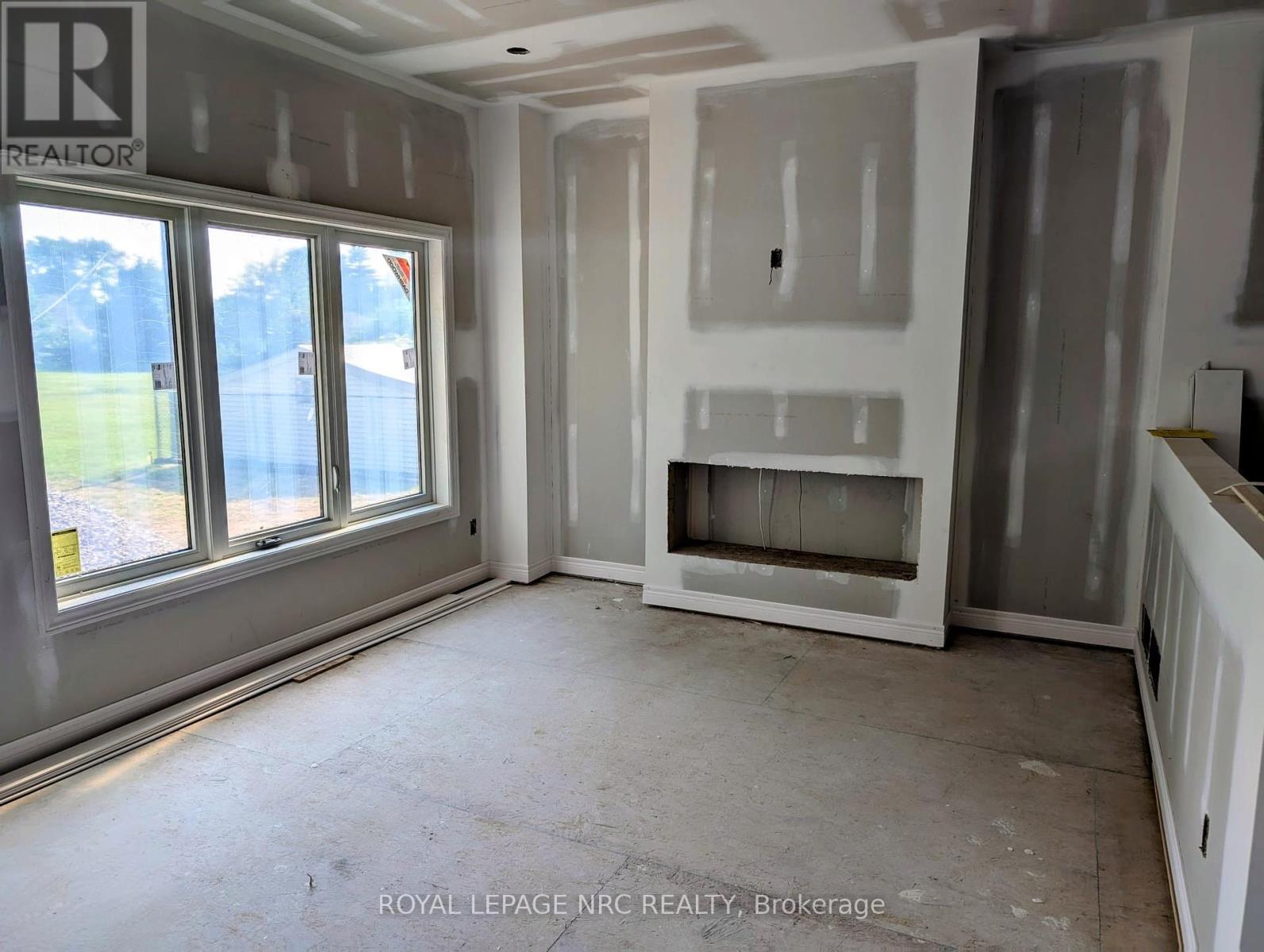 6668 Hawkins Street, Niagara Falls, Ontario  L2G 3B7 - Photo 7 - X12430725