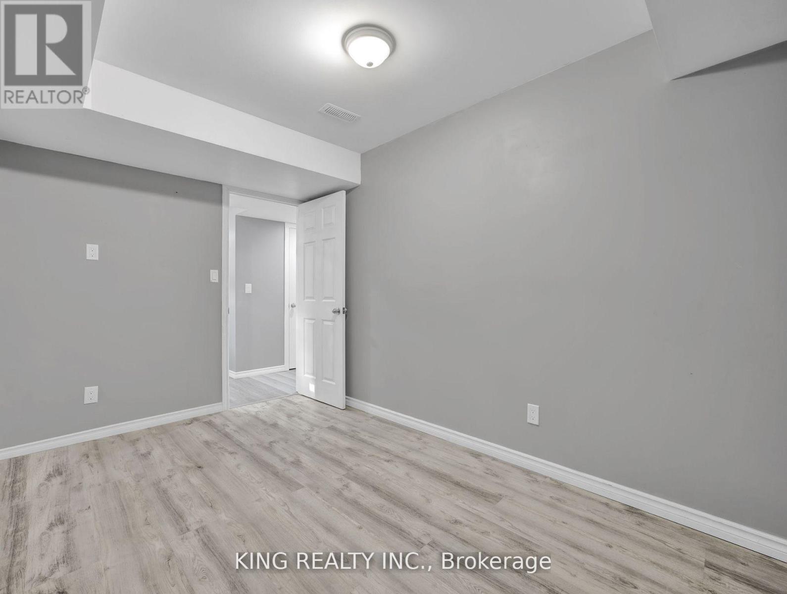 15 Hartley Avenue, Brant, Ontario  N3L 0G9 - Photo 34 - X12430700