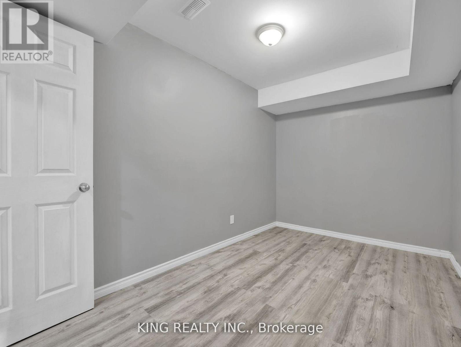 15 Hartley Avenue, Brant, Ontario  N3L 0G9 - Photo 35 - X12430700