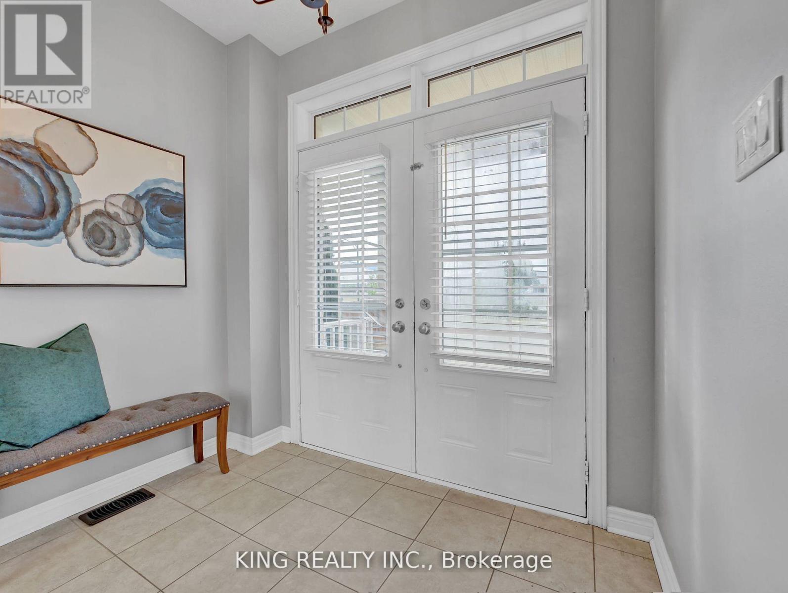 15 Hartley Avenue, Brant, Ontario  N3L 0G9 - Photo 5 - X12430700