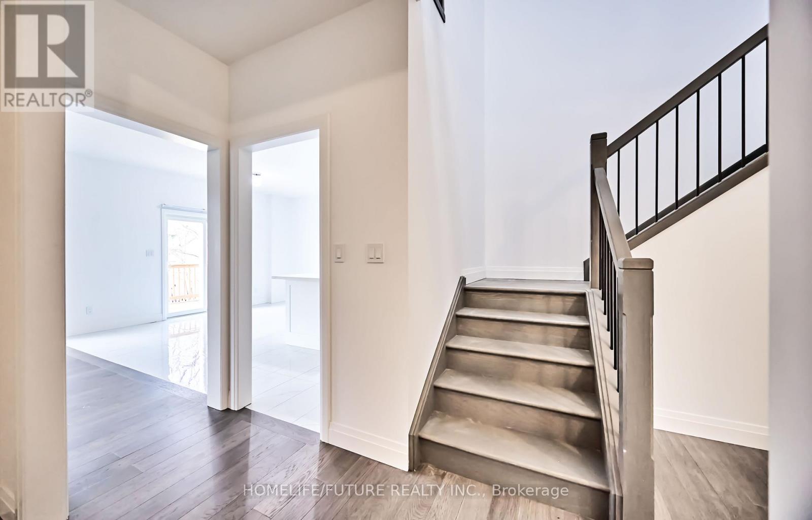 249.5 King Street, Ingersoll, Ontario  N5C 1H4 - Photo 6 - X12430711