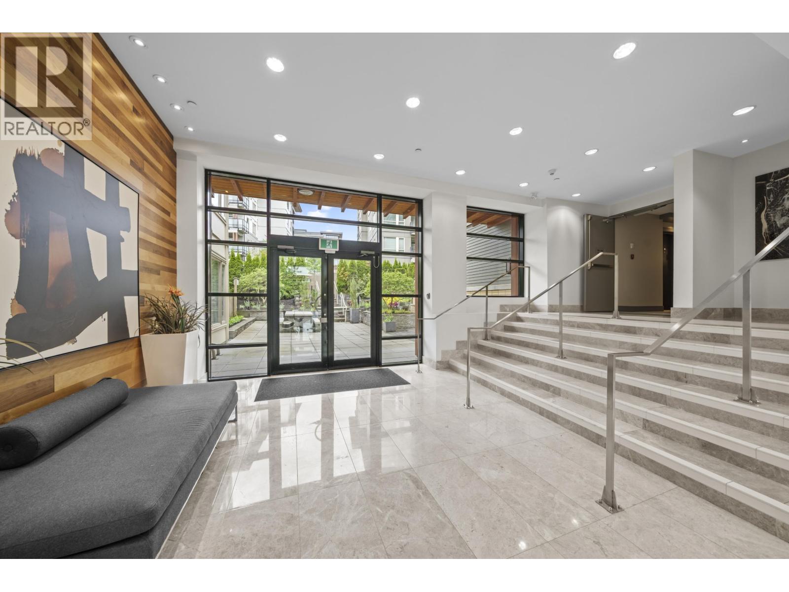 101 2665 MOUNTAIN HIGHWAY, North Vancouver, British Columbia