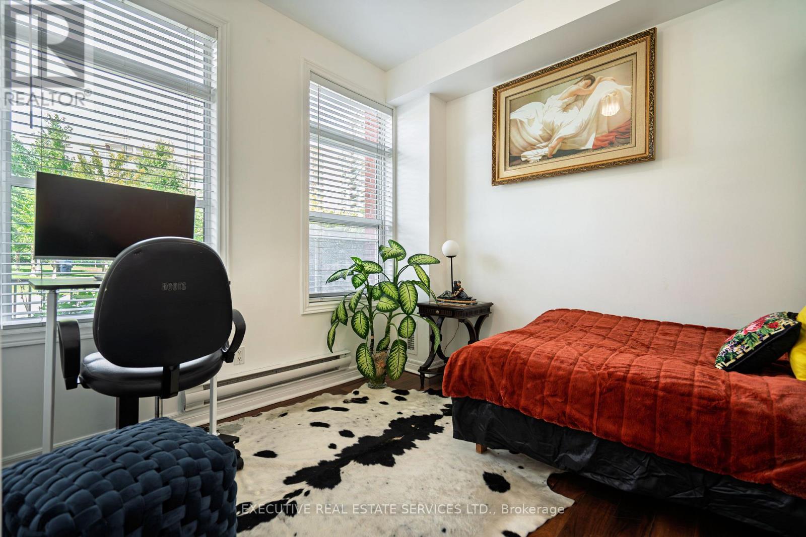 24 Michael Power Place, Toronto, Ontario  M9A 5G9 - Photo 10 - W12372837