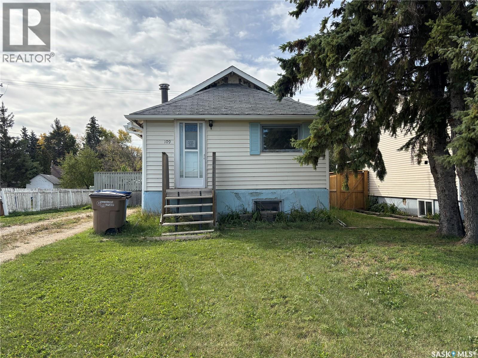 109 Burns Avenue W, Melfort, Saskatchewan  S0E 1A0 - Photo 2 - SK019536