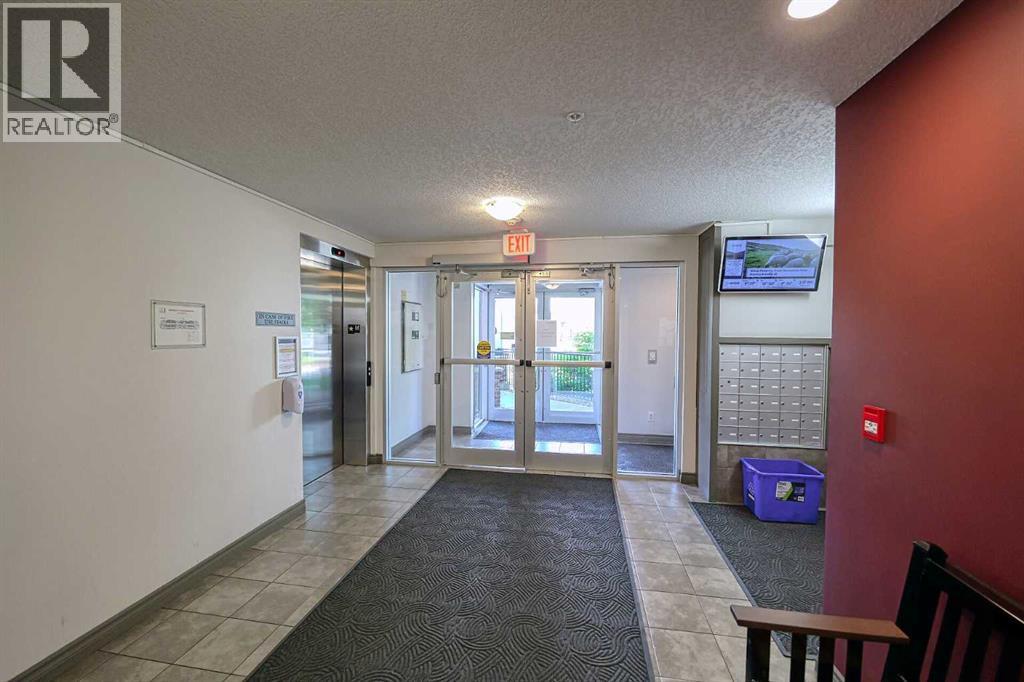 403, 70 Royal Oak Plaza Nw, Calgary, Alberta  T3G 0C6 - Photo 3 - A2260257