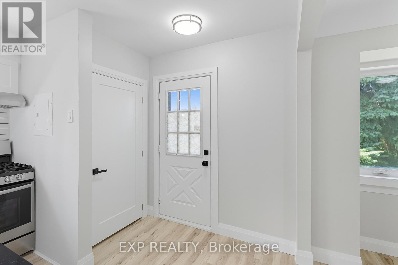 397 East 28th Street, Hamilton, Ontario  L8V 3J9 - Photo 2 - X12430719