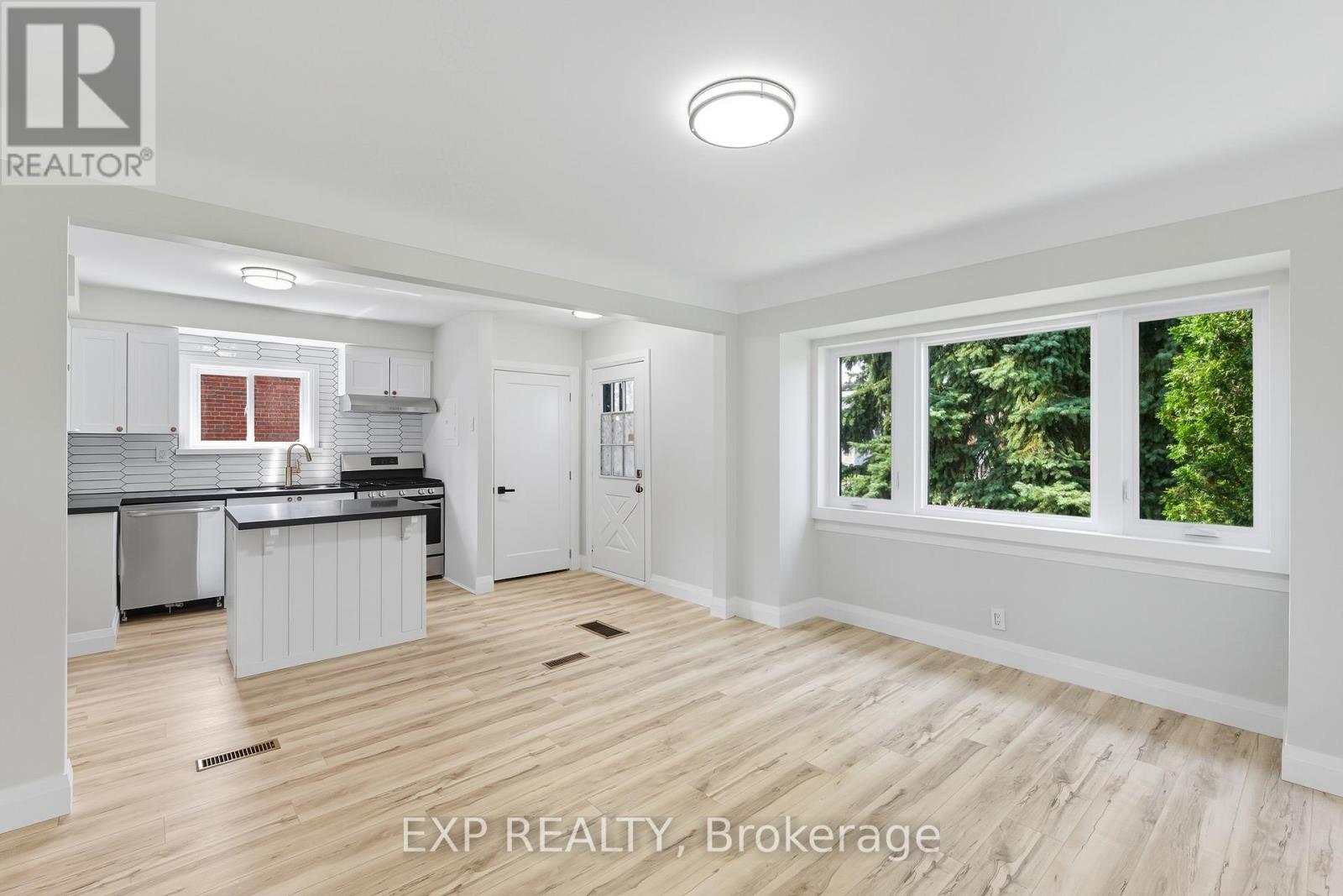 397 East 28th Street, Hamilton, Ontario  L8V 3J9 - Photo 6 - X12430719