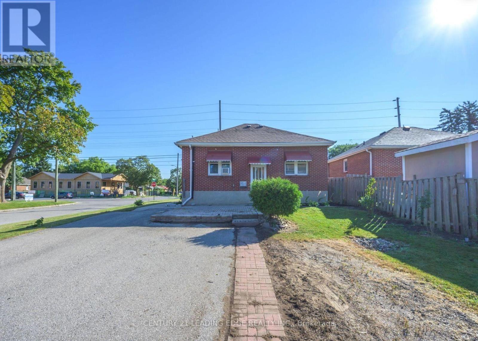 899 Adelaide Street N, London East, Ontario  N5Y 2M4 - Photo 2 - X12430733