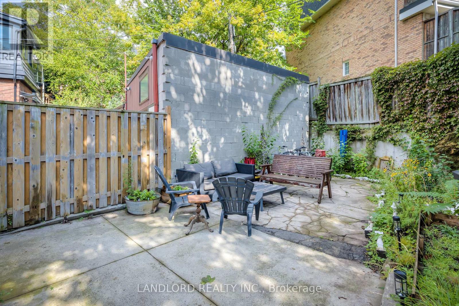 22 Rusholme Park Crescent, Toronto, Ontario  M6J 2C9 - Photo 4 - C12430737