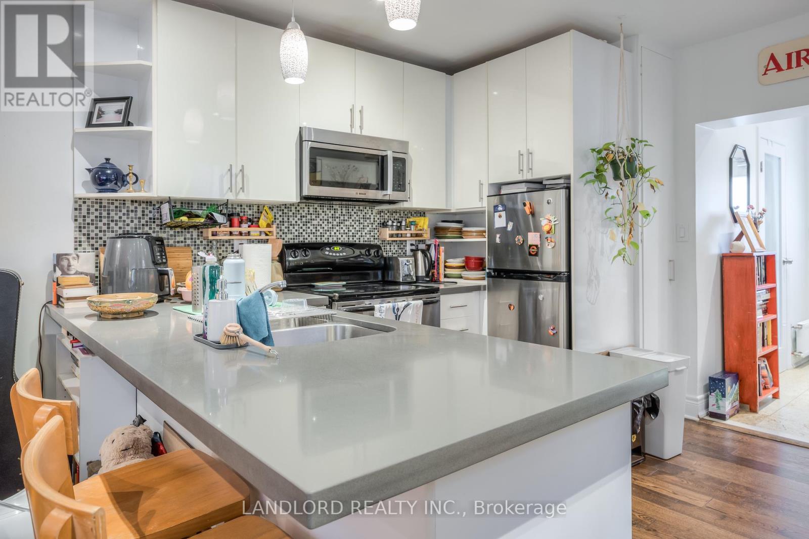 22 Rusholme Park Crescent, Toronto, Ontario  M6J 2C9 - Photo 5 - C12430737