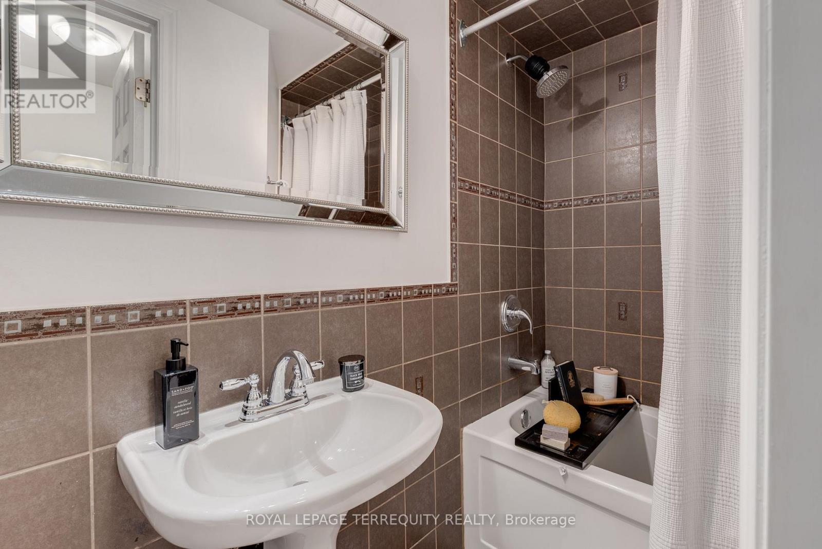 823 Craven Road, Toronto (Greenwood-Coxwell), Ontario  M4L 2Z7 - Photo 15 - E12430742