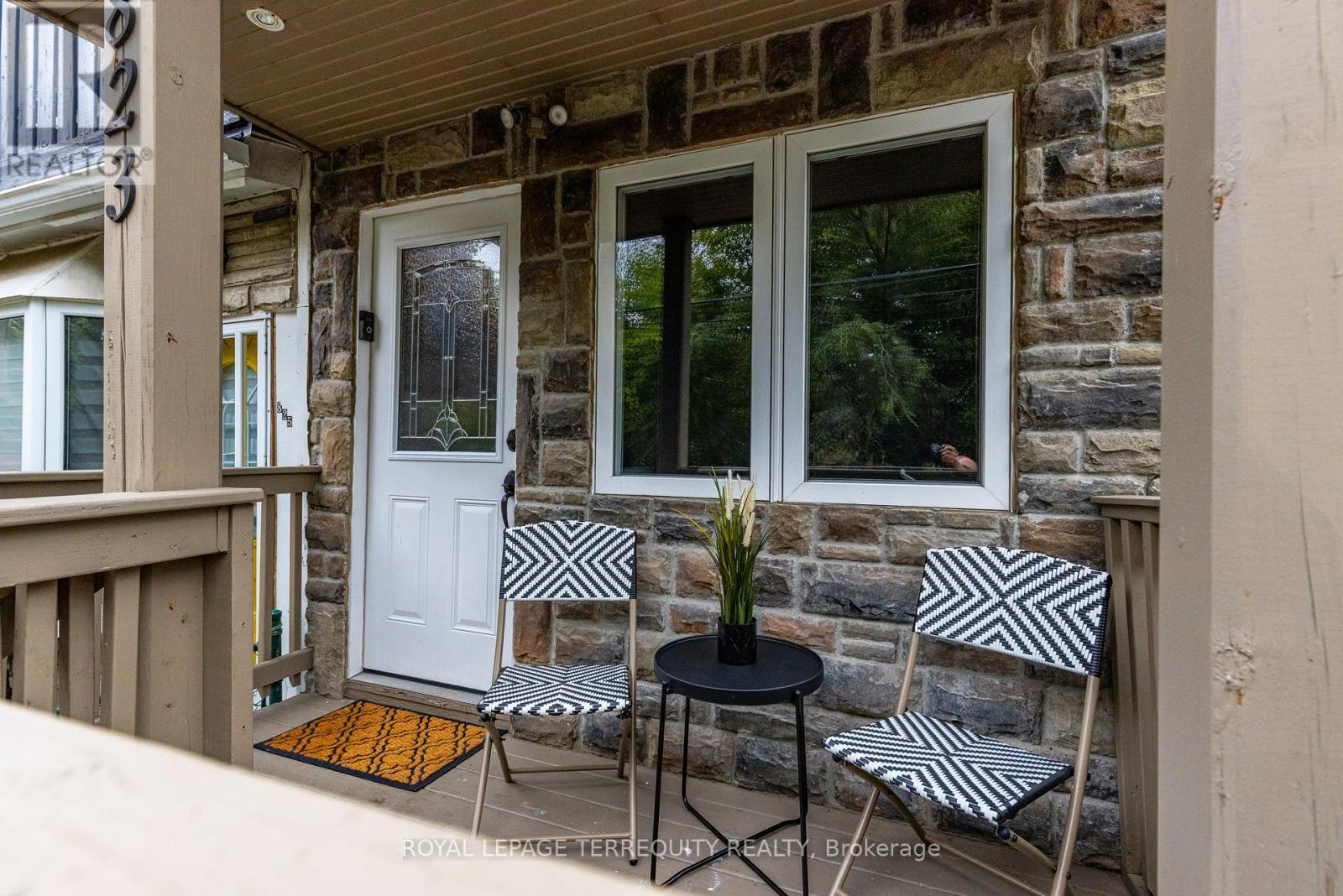 823 Craven Road, Toronto (Greenwood-Coxwell), Ontario  M4L 2Z7 - Photo 2 - E12430742