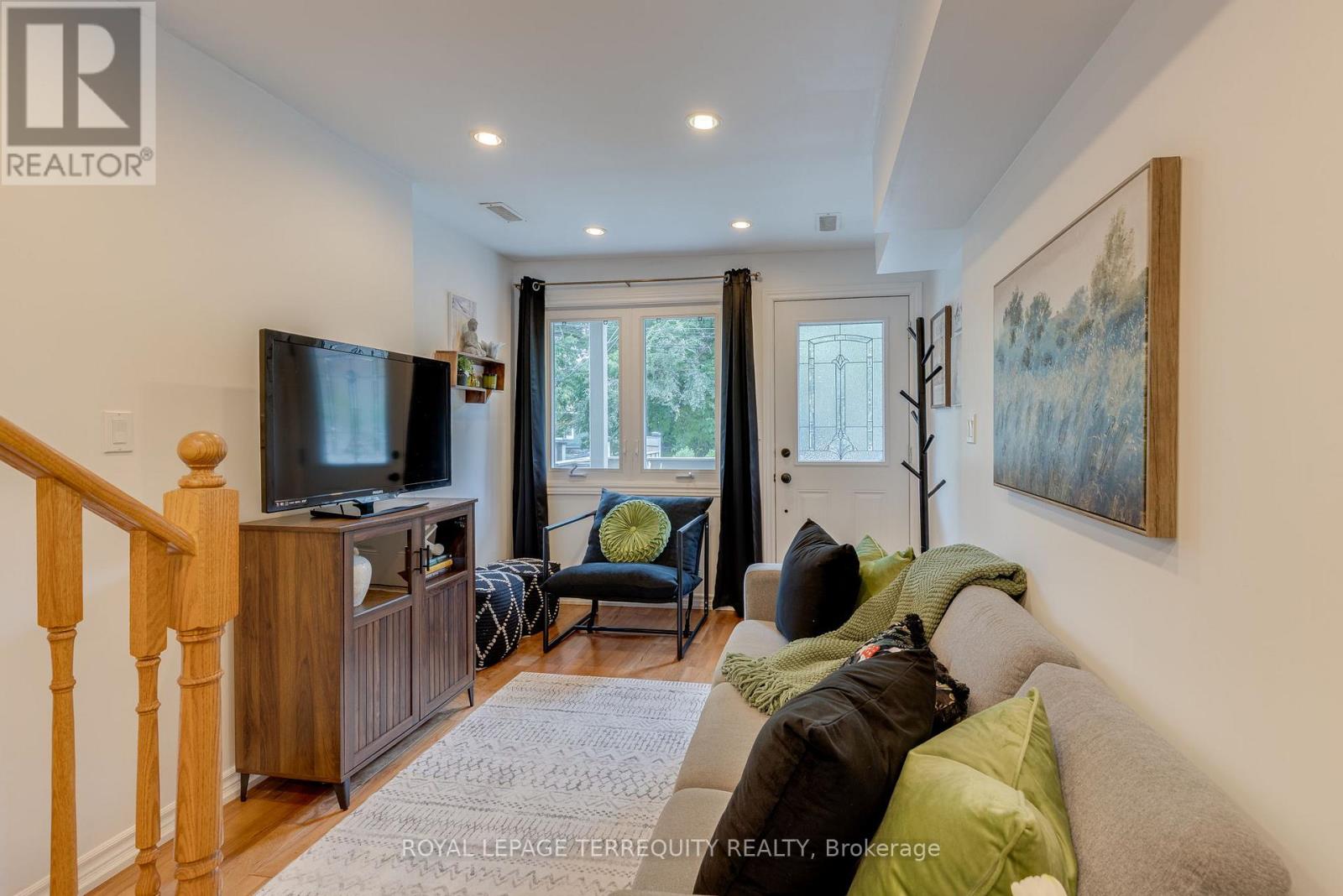 823 Craven Road, Toronto (Greenwood-Coxwell), Ontario  M4L 2Z7 - Photo 5 - E12430742