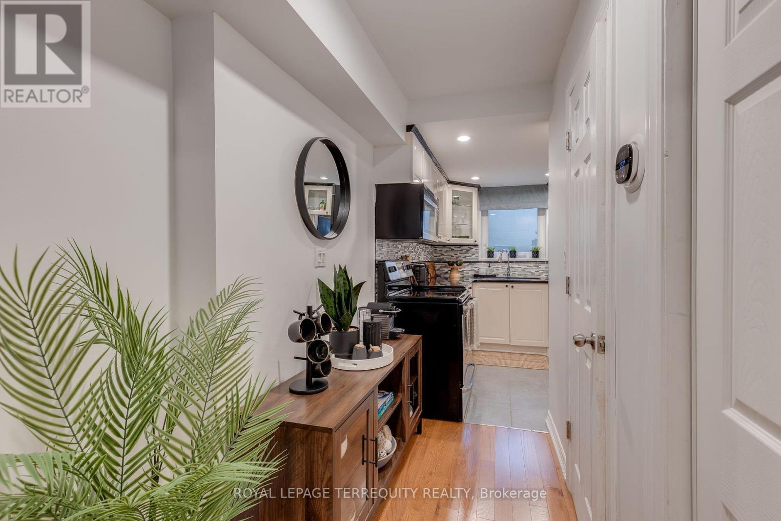 823 Craven Road, Toronto (Greenwood-Coxwell), Ontario  M4L 2Z7 - Photo 7 - E12430742