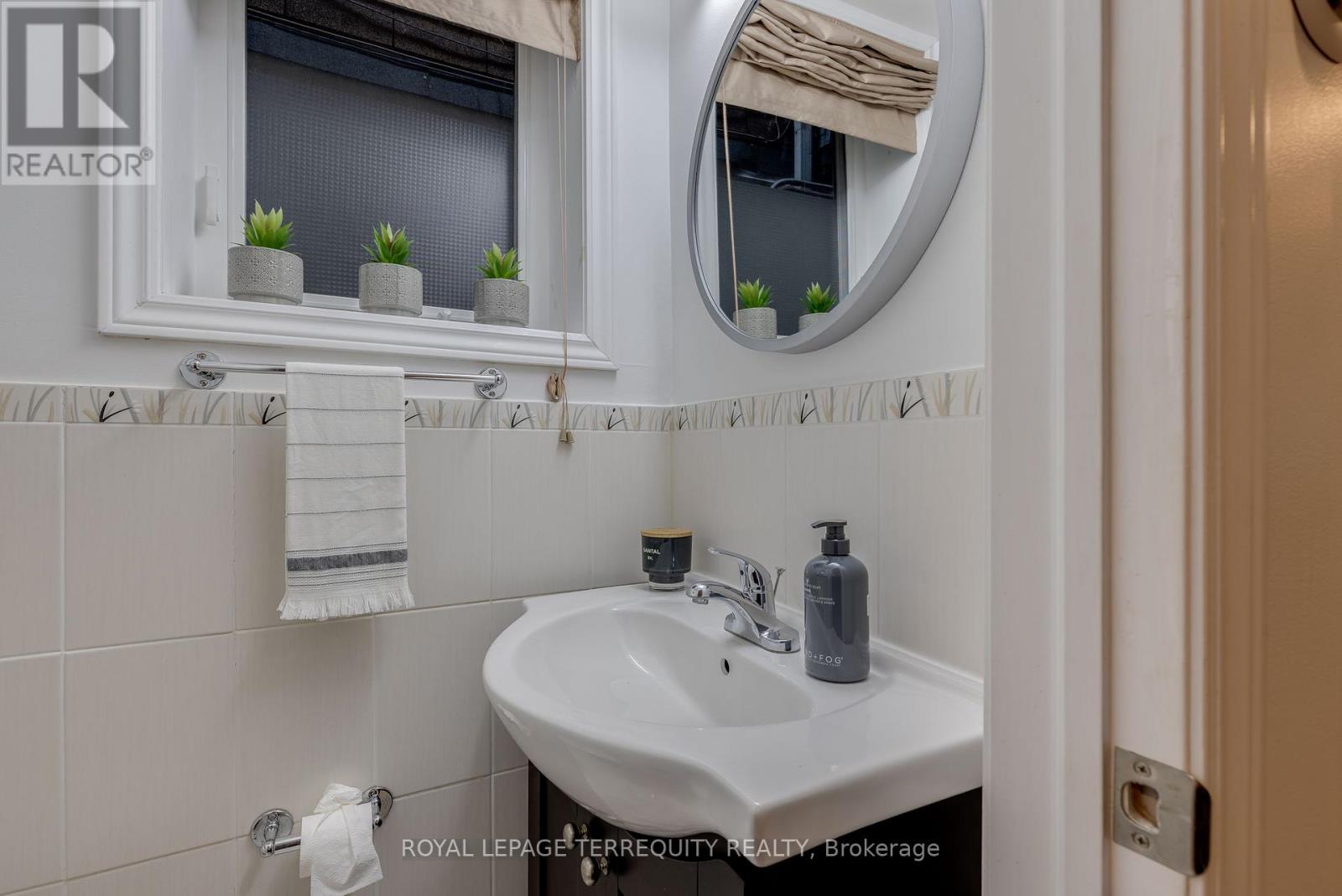 823 Craven Road, Toronto (Greenwood-Coxwell), Ontario  M4L 2Z7 - Photo 8 - E12430742