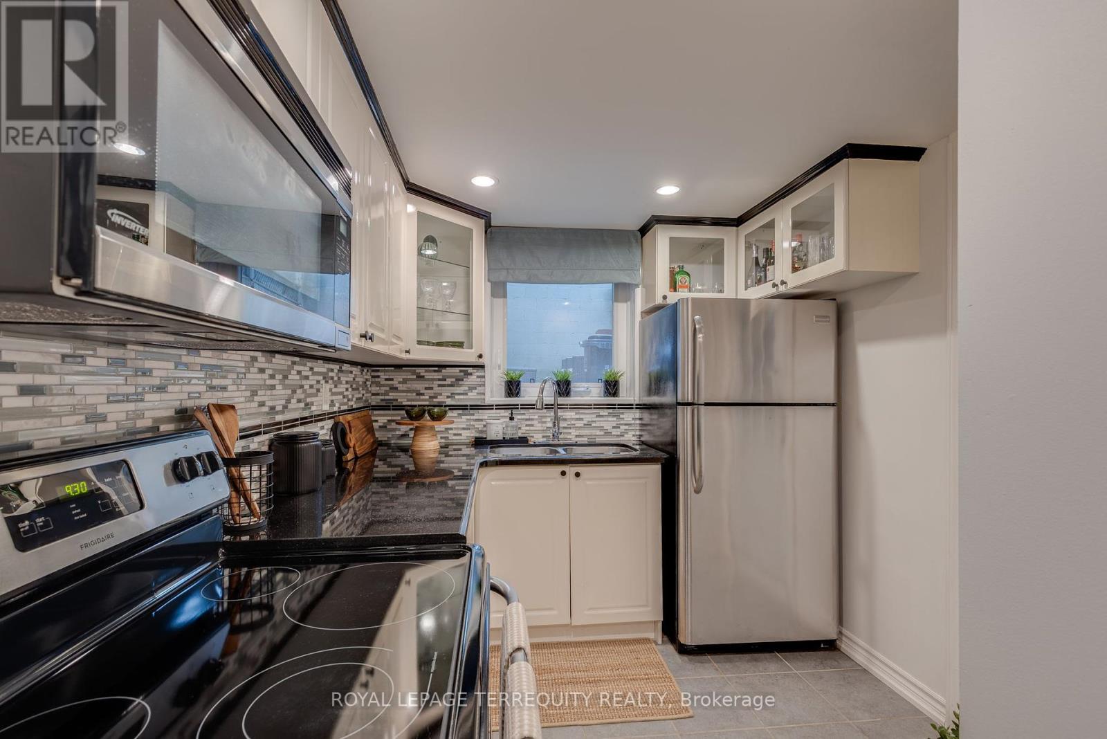 823 Craven Road, Toronto (Greenwood-Coxwell), Ontario  M4L 2Z7 - Photo 9 - E12430742