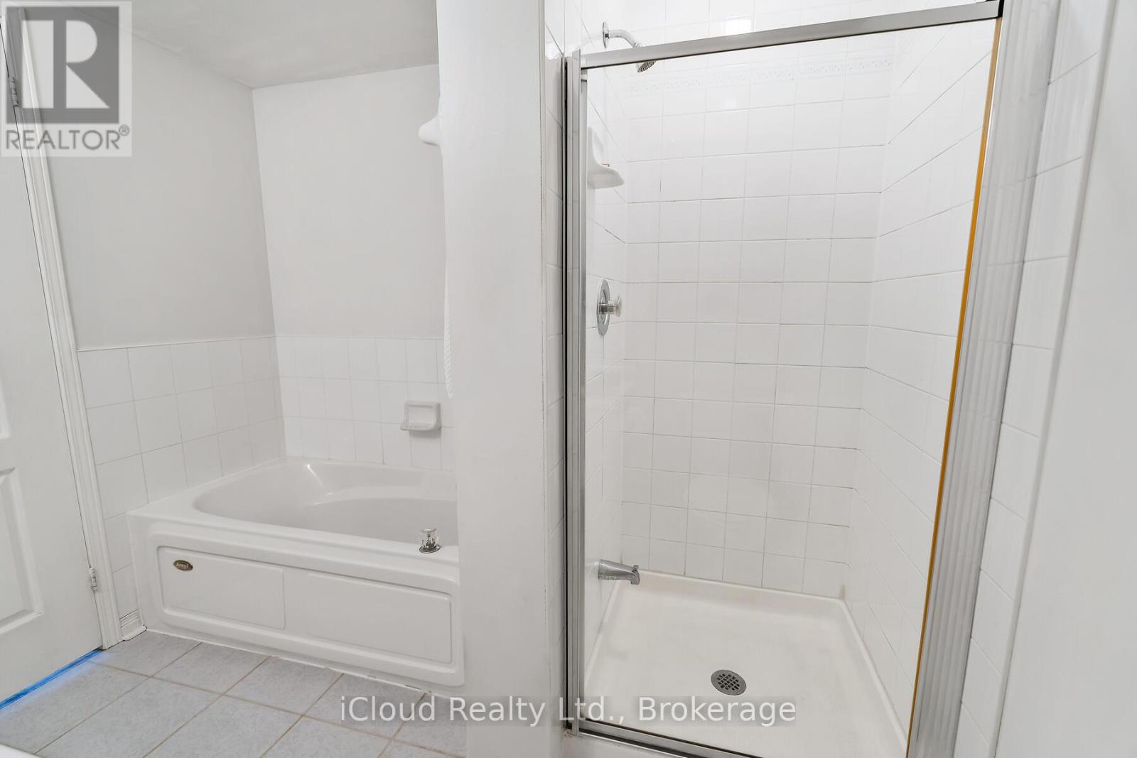 2226 Westoak Trails Boulevard, Oakville, Ontario  L6M 3N4 - Photo 18 - W12430744