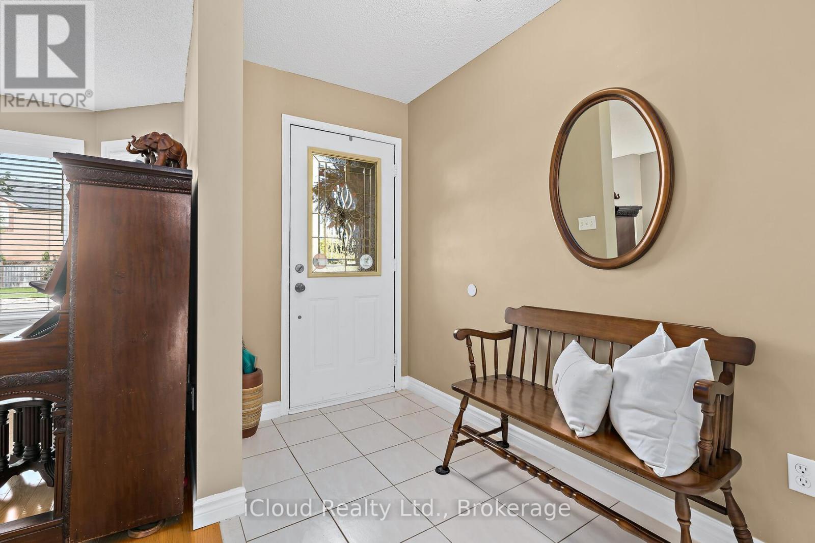 2226 Westoak Trails Boulevard, Oakville, Ontario  L6M 3N4 - Photo 3 - W12430744
