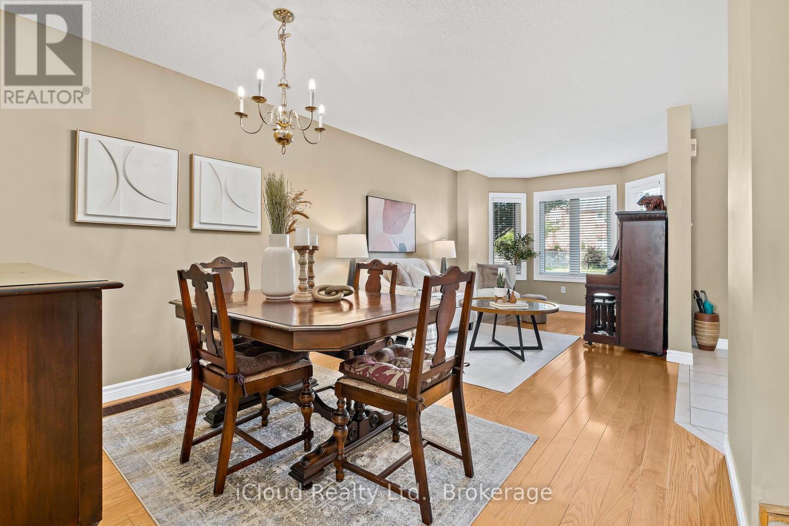2226 Westoak Trails Boulevard, Oakville, Ontario  L6M 3N4 - Photo 6 - W12430744