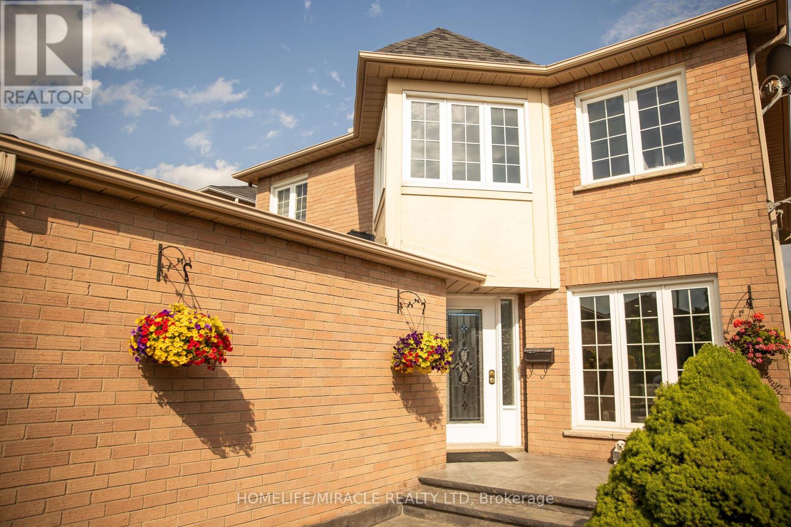 52 Novella Place, Brampton, Ontario  L6S 5X1 - Photo 3 - W12430757