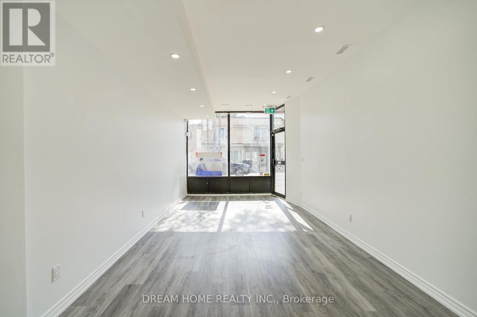 1015 Weston Road, Toronto, Ontario  M6N 3R9 - Photo 8 - W12430758