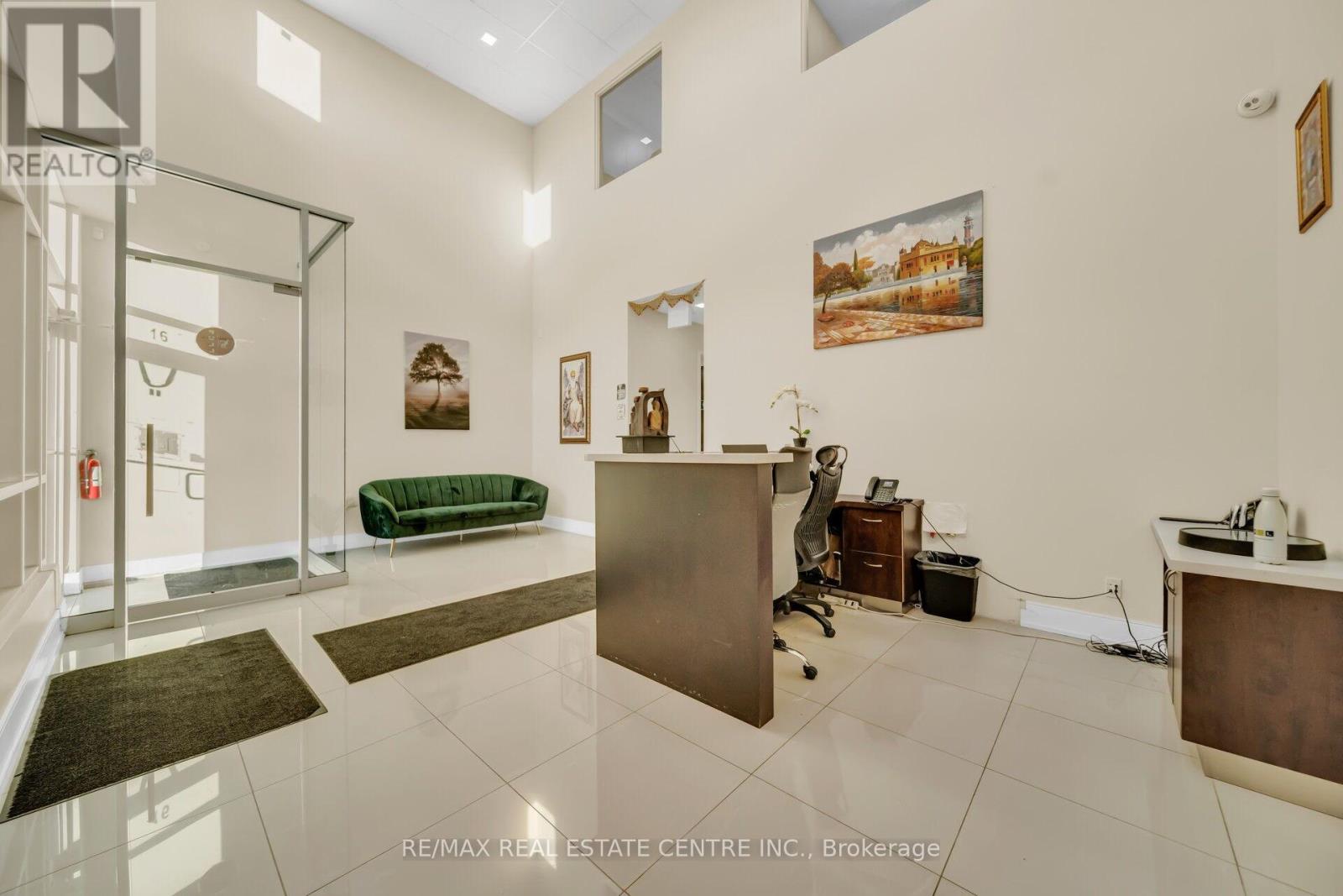 #16 - 1200 Derry Road, Mississauga, Ontario  L5T 0B3 - Photo 10 - W12430768