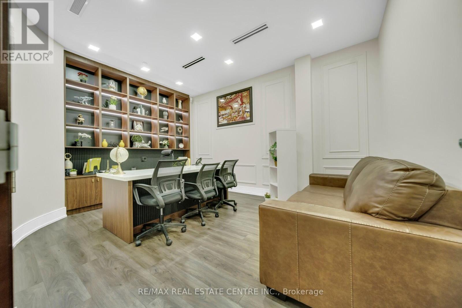 #16 - 1200 Derry Road, Mississauga, Ontario  L5T 0B3 - Photo 12 - W12430768