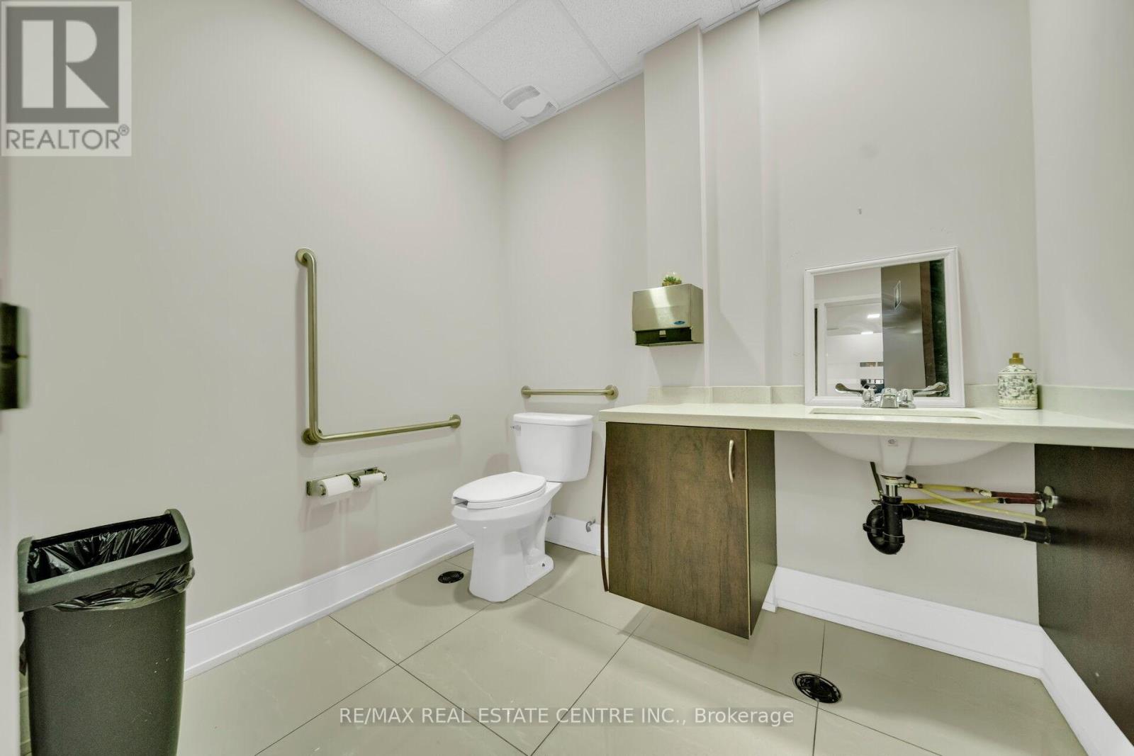 #16 - 1200 Derry Road, Mississauga, Ontario  L5T 0B3 - Photo 14 - W12430768
