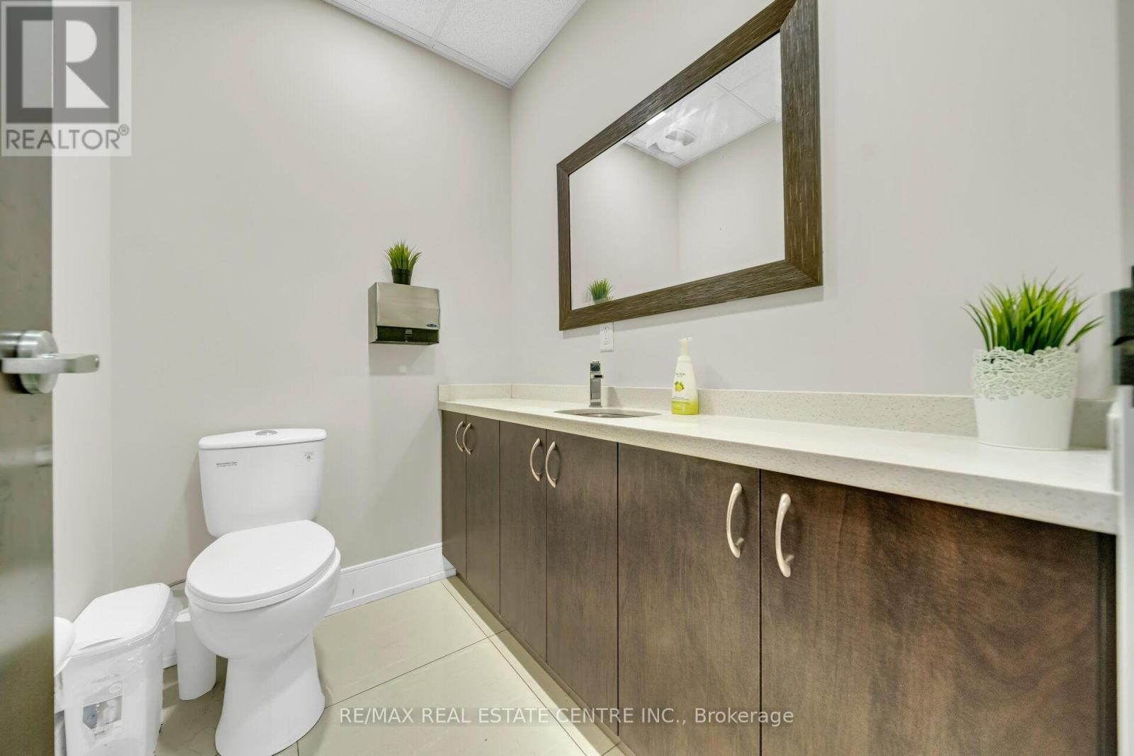 #16 - 1200 Derry Road, Mississauga, Ontario  L5T 0B3 - Photo 15 - W12430768