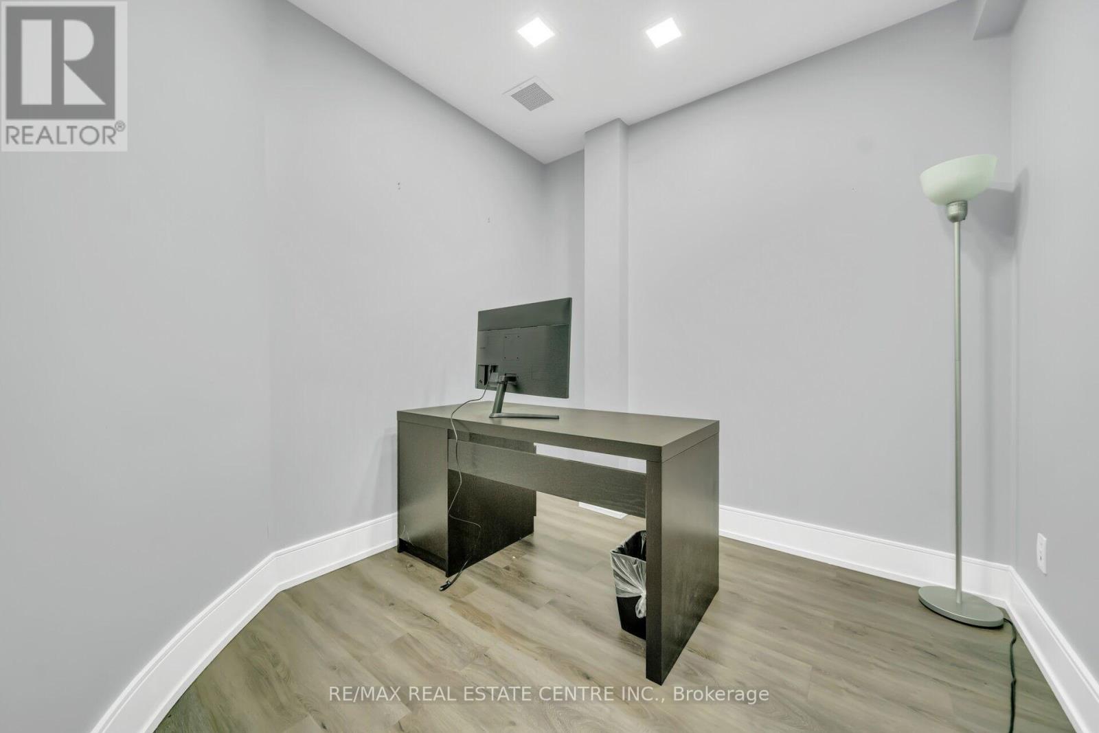 #16 - 1200 Derry Road, Mississauga, Ontario  L5T 0B3 - Photo 16 - W12430768