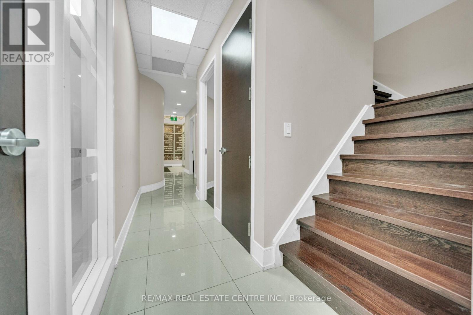 #16 - 1200 Derry Road, Mississauga, Ontario  L5T 0B3 - Photo 18 - W12430768