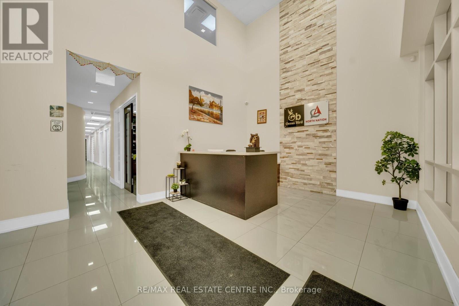 #16 - 1200 Derry Road, Mississauga, Ontario  L5T 0B3 - Photo 9 - W12430768