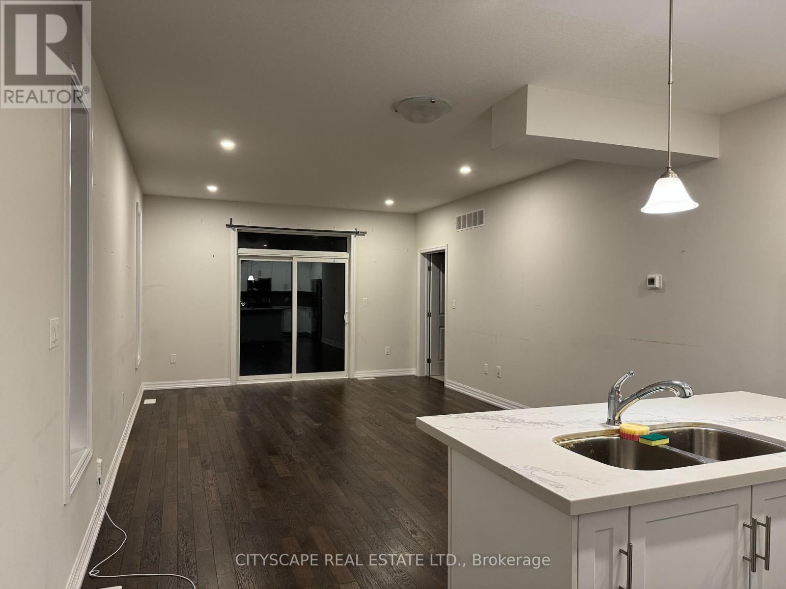 7 - 4311 Mann Street, Niagara Falls, Ontario  L2G 0E7 - Photo 8 - X12430769