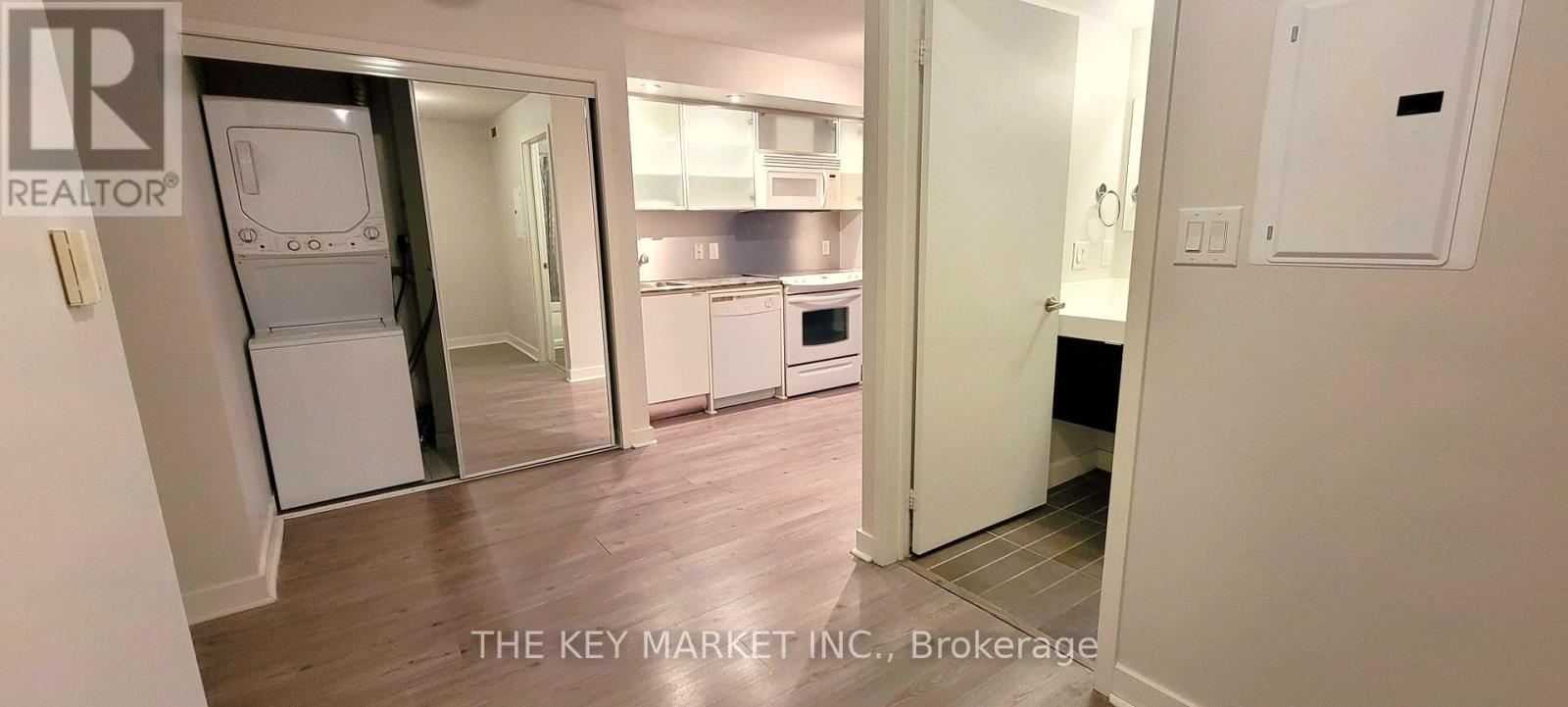 1805 - 25 Telegram Mews, Toronto, Ontario  M5V 3Z1 - Photo 3 - C12430782