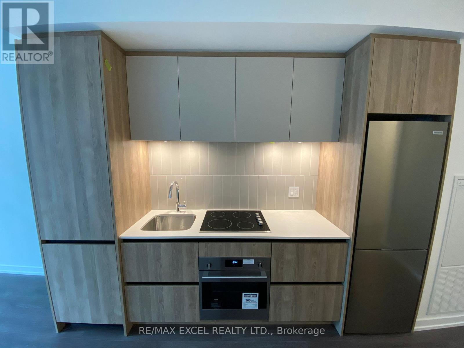 410 - 8 Beverley Glen Boulevard, Vaughan, Ontario  L4J 0L5 - Photo 7 - N12430011