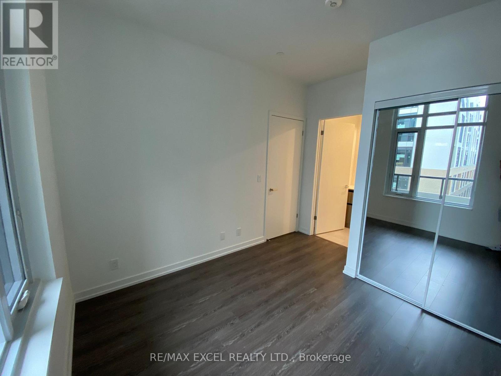 410 - 8 Beverley Glen Boulevard, Vaughan, Ontario  L4J 0L5 - Photo 3 - N12430011