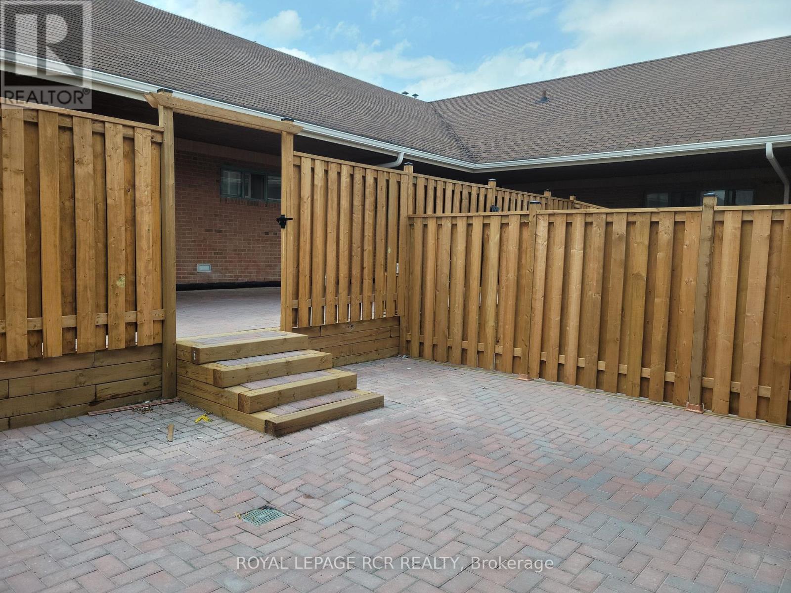 237 - 2 Orchard Heights Boulevard, Aurora (Hills Of St Andrew), Ontario  L4G 3W3 - Photo 5 - N12430777