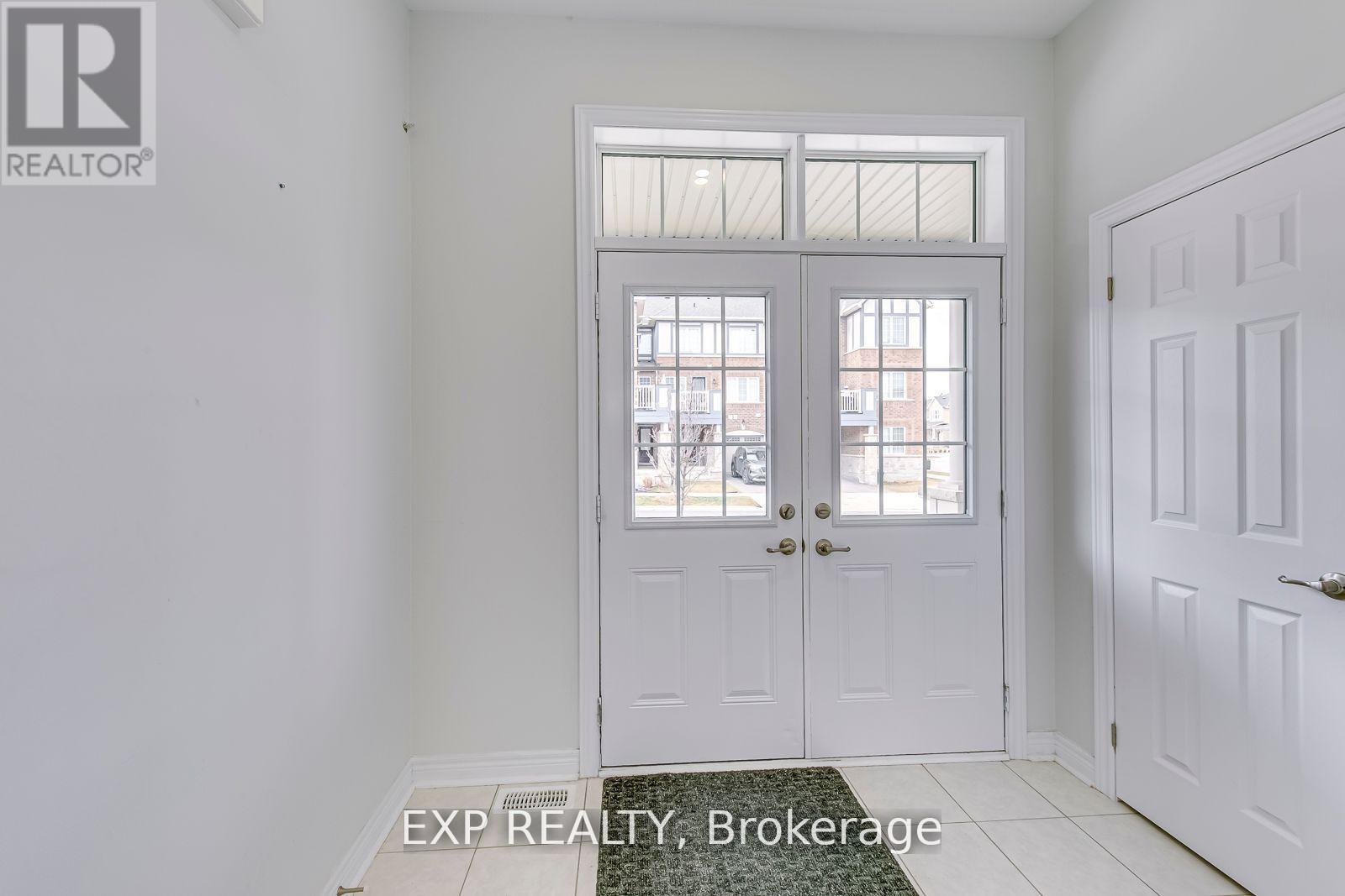 142 Toucan Trail, Oakville, Ontario  L6H 0Y2 - Photo 4 - W12430781